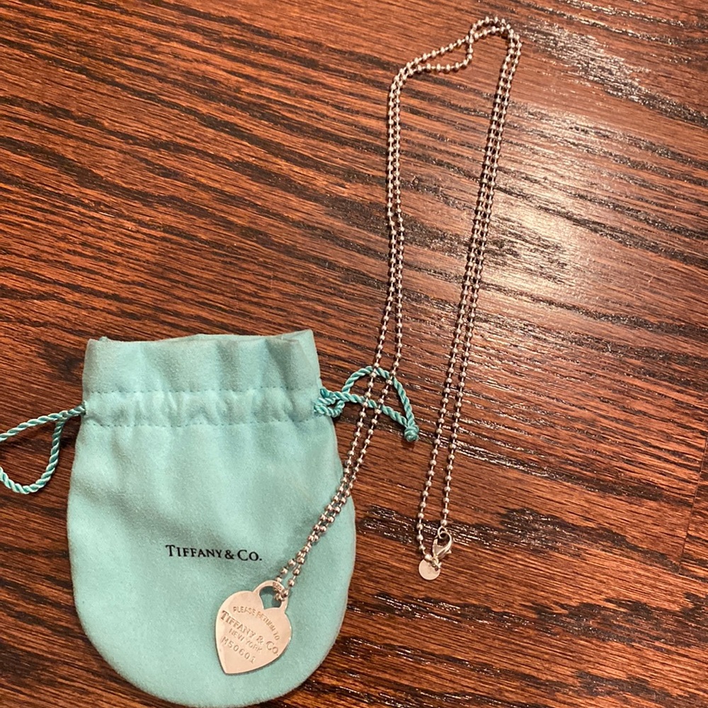 Excellent condition Tiffany & Co. heart shape Necklace